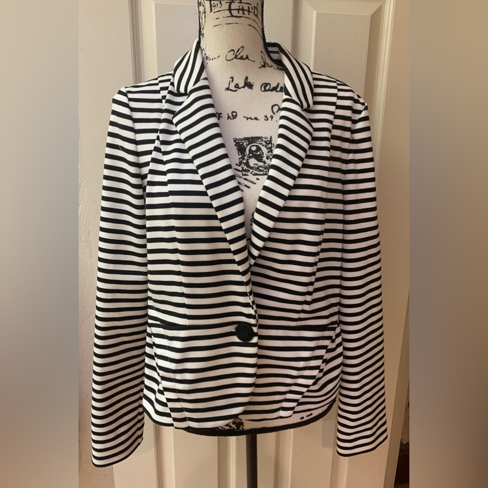 Elle Black and White Striped Blazer